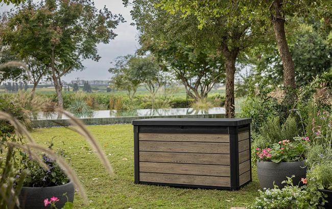 Keter Signature 100 Gallon Deck Box - Ashwood Brown