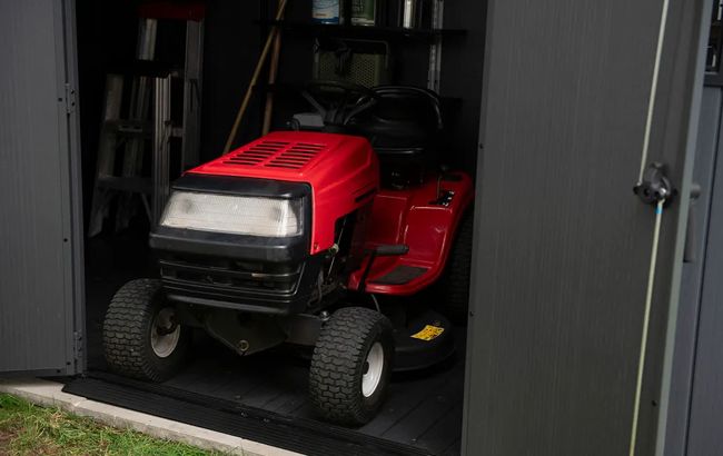 Keter Newton Plus 7.5x17 Storage Shed - Graphite